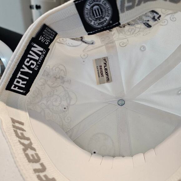 47 Vintage Cincinnati Bearcats Fitted Hat Cap S/M Y2K White NCAA Retro UC CIN - Picture 10 of 10